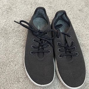 Used size 8 Allbirds Tree Runners